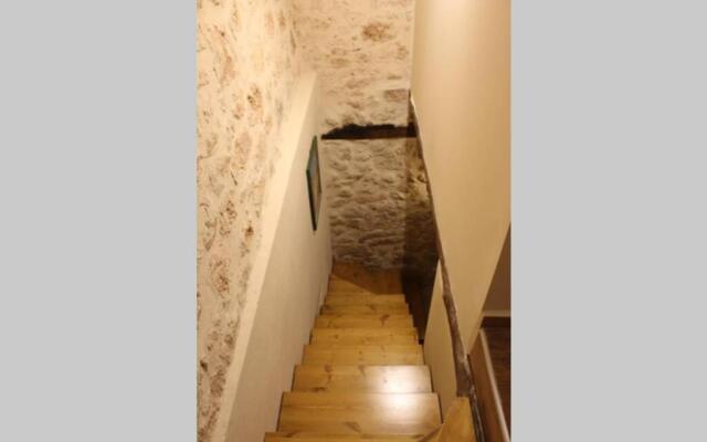 Stone Villa with swimming pool-BBQ!