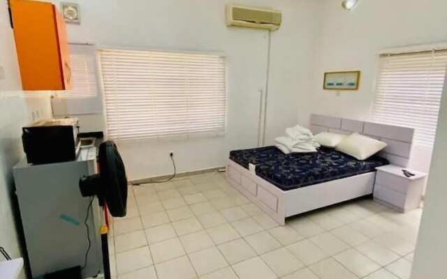 House 12 studios suites