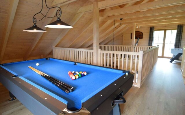 Cozy Chalet in Septon with Sauna and Jacuzzi