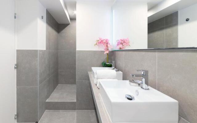 Luxury 4 Bedrooms Le Louvre I by Livinparis