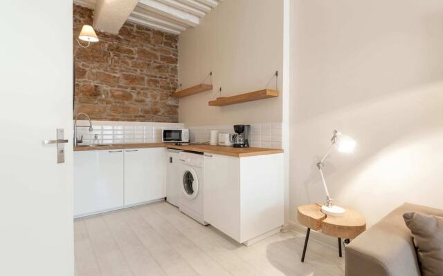 Charming Studio for 2 near the Metro by GuestReady