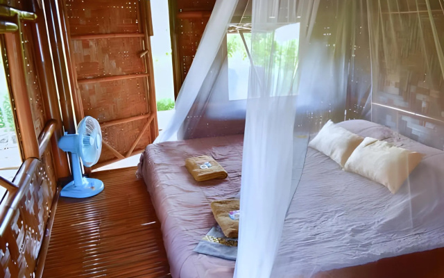 Micky Monkey Beach Hotel Phuket Maikhao Thailand – Guest Rooms – Thalang