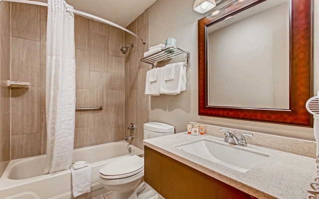 Orangewood Inn & Suites Midtown