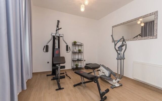 Magnificent Villa Mande With Pool, Vrana Lake