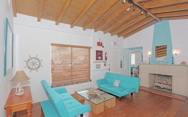 Bikini Lodge