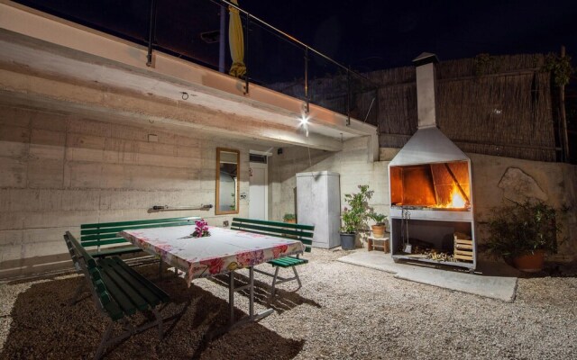 Beautiful Home in Lokva Rogoznica With Wifi and 4 Bedrooms