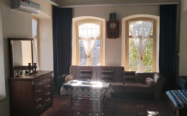 Ali Ancient House 555