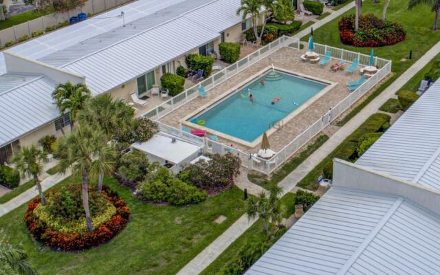 Jamaica Royale Beach Waves