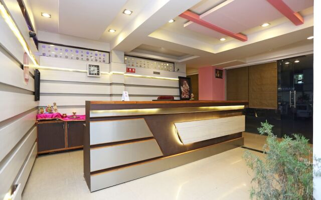 OYO 10733 Hotel Kingdom of Sai