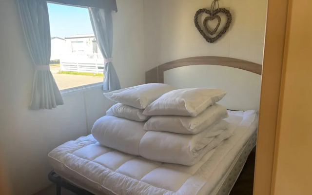 Robin Hood 3-bed Caravan, Sleeps 8, Pet Friendly
