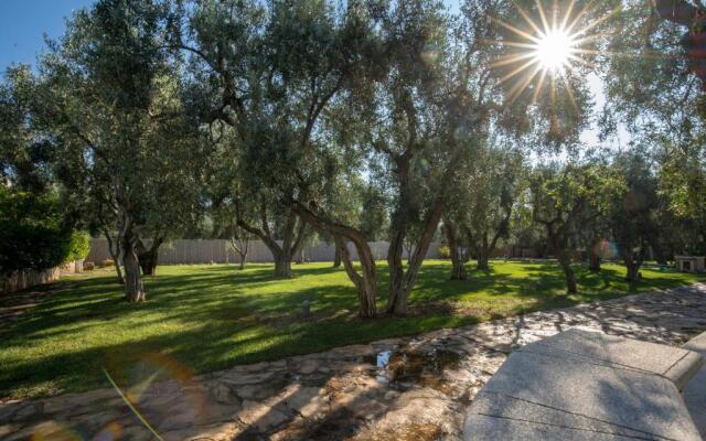 "melograno" Holiday Home With Swimming Pool and Private Beach