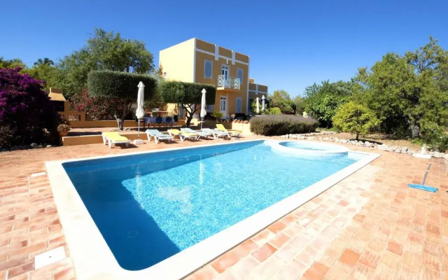 Quinta Amarela XL by Portucasa
