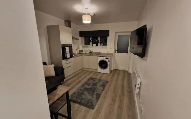 Cozy Apartment at Highbanks The Annex