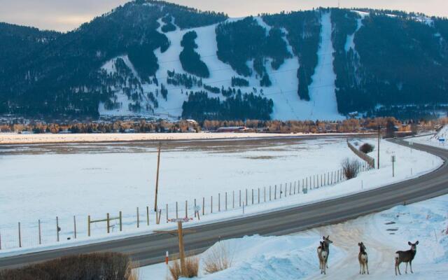 Elk Refuge Inn