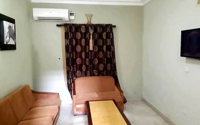 Nue-Crest Hotels And Suites