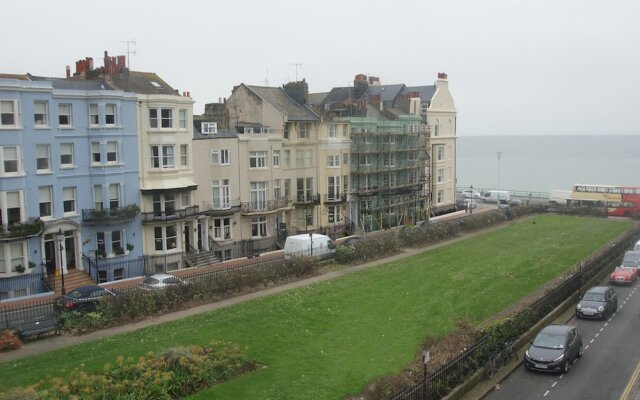 New Steine Apartment Sea View by Brighton Holiday Lets