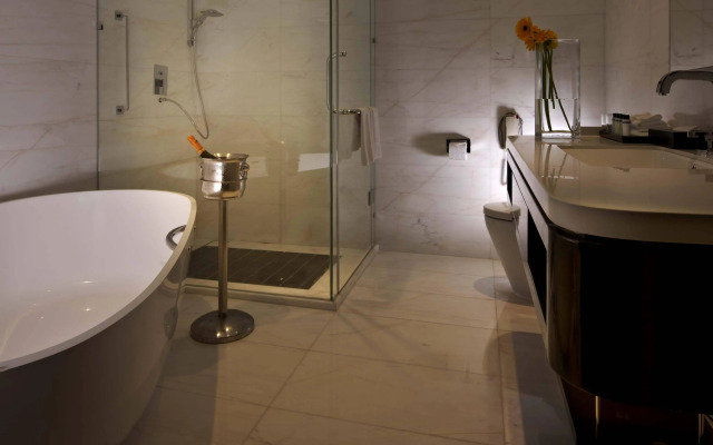 Pacific Regency Hotel Suites
