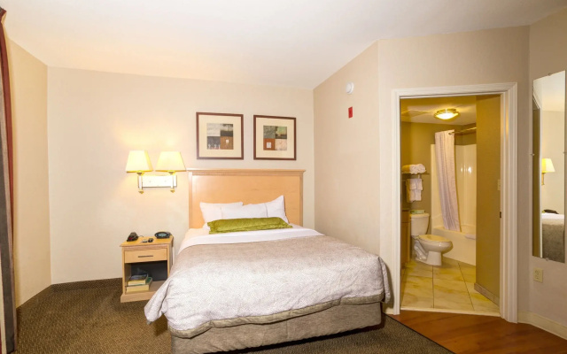 Candlewood Suites Ft Myers I-75 by IHG