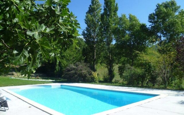 Characteristic Appartement With Swimming Pool, Completely Renovated