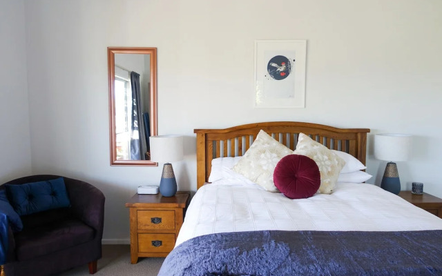 Tasman Hill Lodge - Adult Only