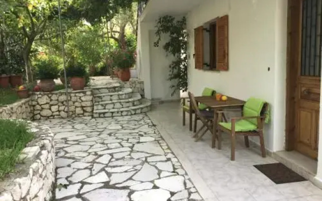 Ntinas House