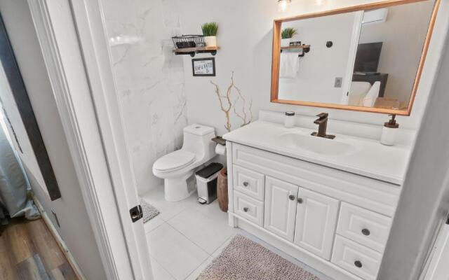 TOWER 2 MASTER SUITEs, 2 KINGS BEDS, MARINA