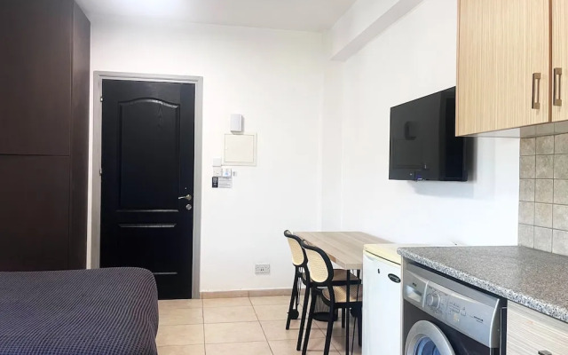 Phaedrus Living: Hoopoe Residencies 203