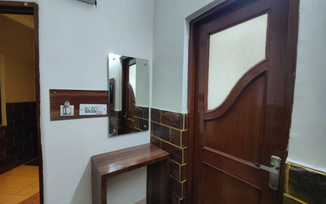 Harish Guest House -Railway Station Road