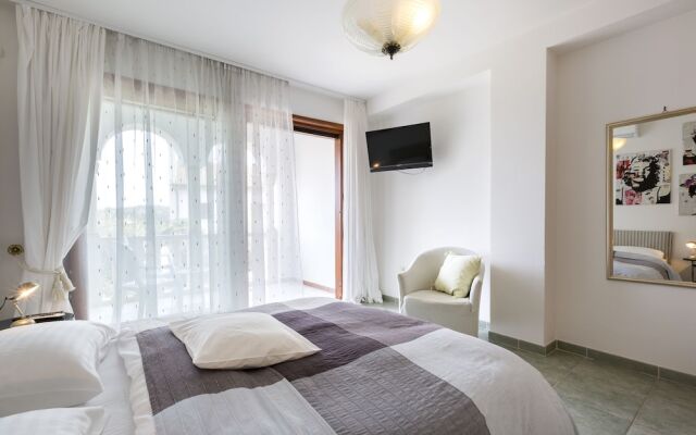Room Alma 1