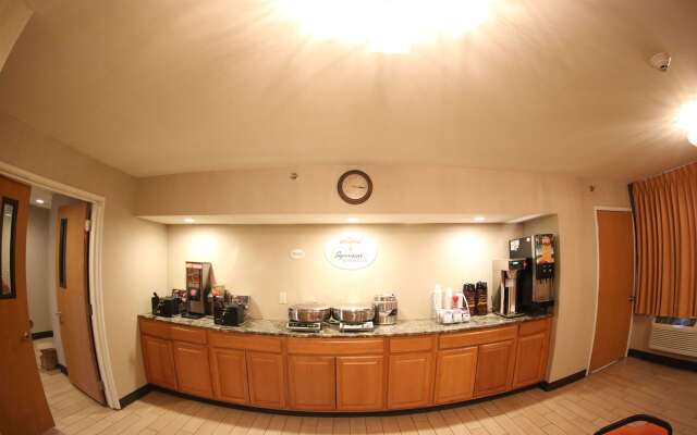 Super 8 by Wyndham Portsmouth