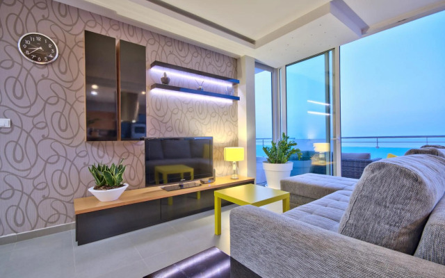 Magnificent Seafront 2-bedroom Sliema penthouse