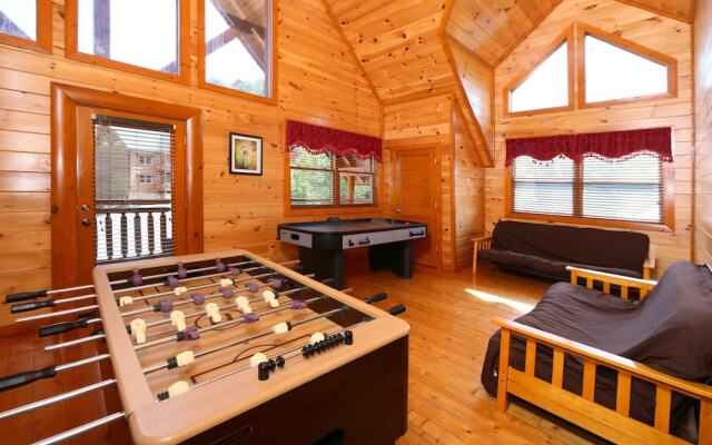 Family Valley Lodge - Six Bedroom Cabin