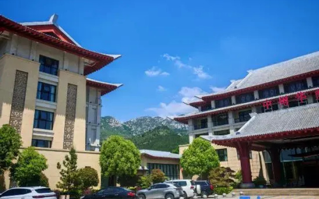 Zhongzhou Leading Hotel