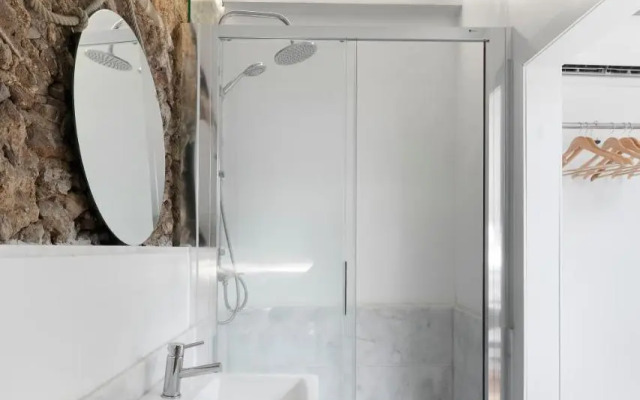 Room Lusíadas with private bathroom
