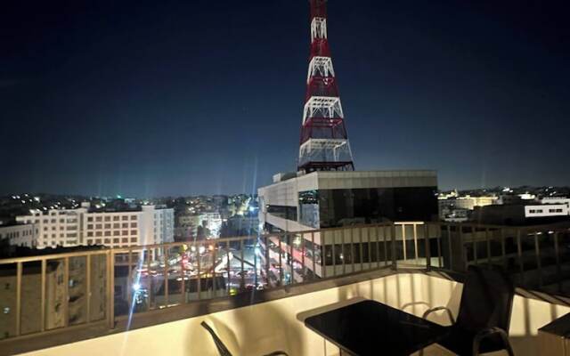 Cozy and Tranquil Rooftop Near Al Services 23