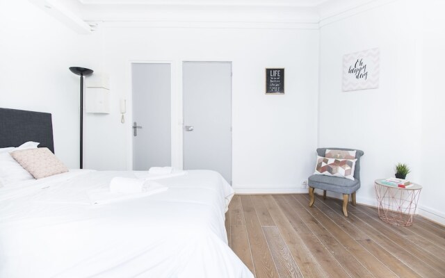 Luxury Apartment in Paris-Champs Elysées