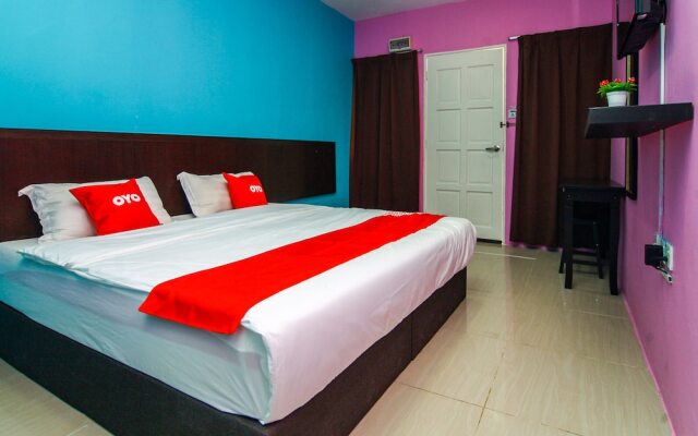 OYO 89517 Little Tanjung Chalet