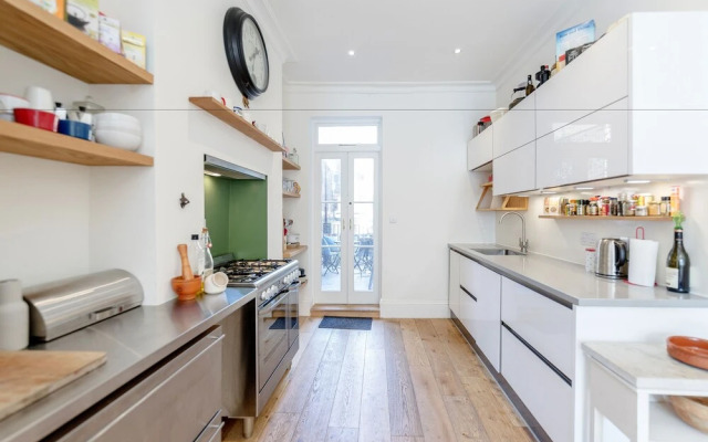Vauxhall Oasis - 3 Bed House by BaseToGo