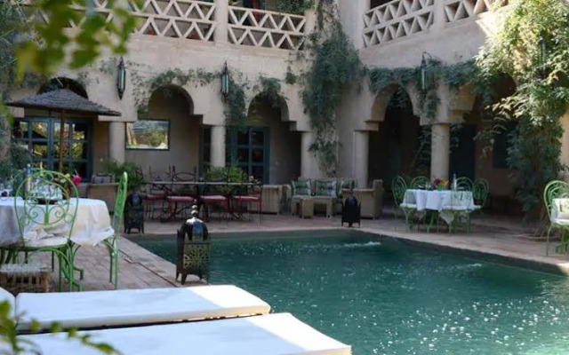Riad Ain Khadra Khadra