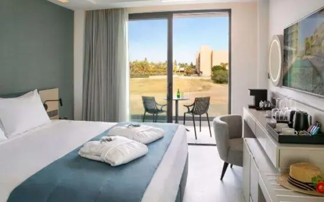 Mercure Larnaca Beach Resort