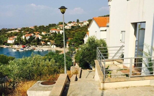 Charming 2-bed Apartment in Necujam