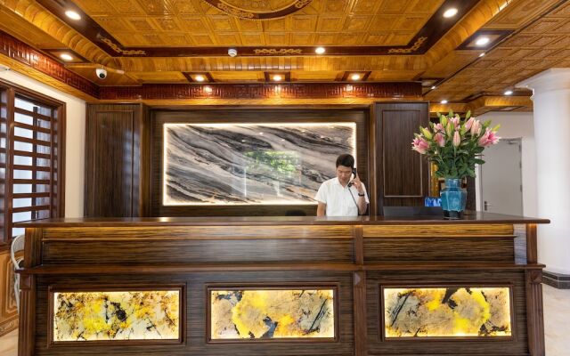 Royal Hotel - Sai Dong - Long Biên
