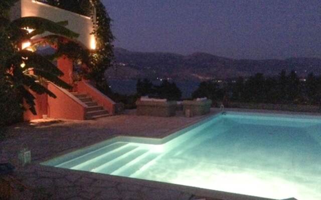 Villa Mitis - A Bohemian Private Pool Retreat