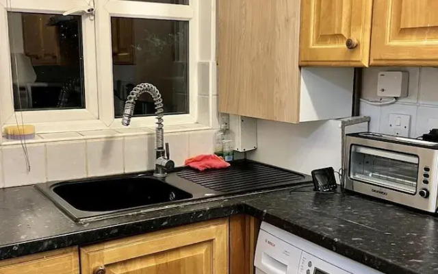 Cozy Barking Retreat - 2 Bedrooms