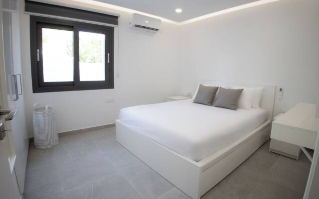 Phaedrus Living Luxury Mackenzie Flat