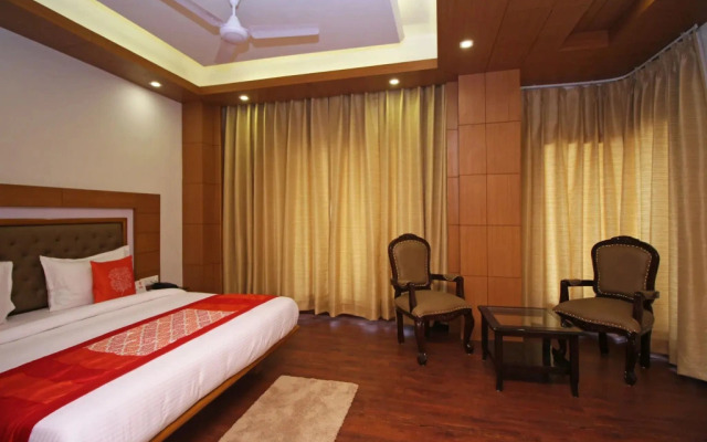 OYO Premium 093 Near St George College