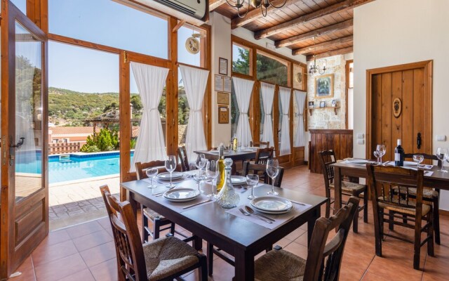 Petronikolis Traditional House