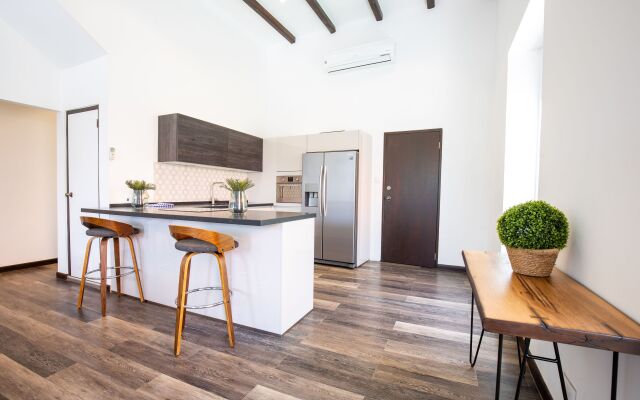 ☀️Sunshine☀️  Magnificently Bright 2BR Top City Centre Townhouse