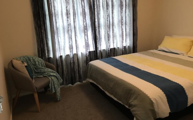 The Peninsula Bay Auckland – Guest Rooms – North Auckland