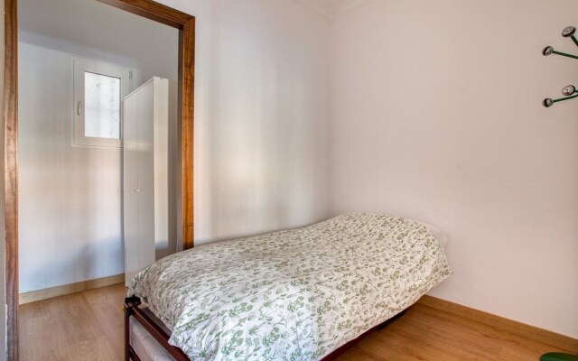 Snug Apartment in Sevilla near Plaza del Cabildo